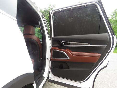 Used 2023 Kia Telluride EX w/ EX Captain's Chair Package AWD/4WD image 15