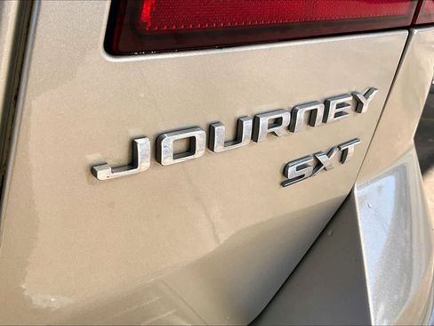 Used 2010 Dodge Journey SXT w/ Navigation & Sound Group I image 9