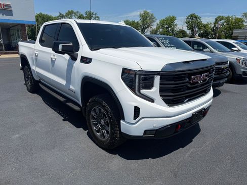 Used 2024 GMC Sierra 1500 AT4 w/ Technology Package AWD/4WD image 5