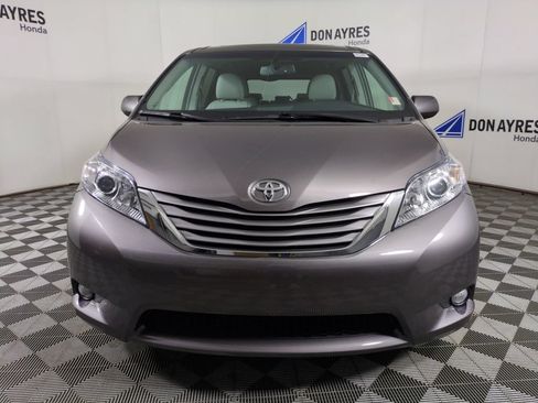 Used 2017 Toyota Sienna XLE Premium w/ Protection Package FWD image 11