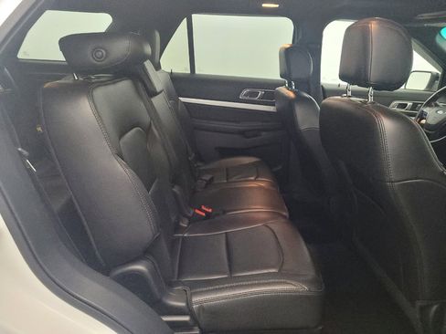 Used 2017 Ford Explorer XLT w/ Equipment Group 202A AWD/4WD image 19