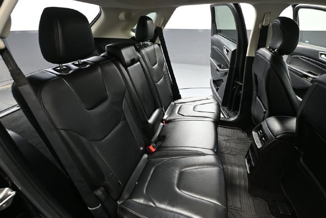 Used 2016 Ford Edge Titanium w/ Technology Package AWD/4WD image 33