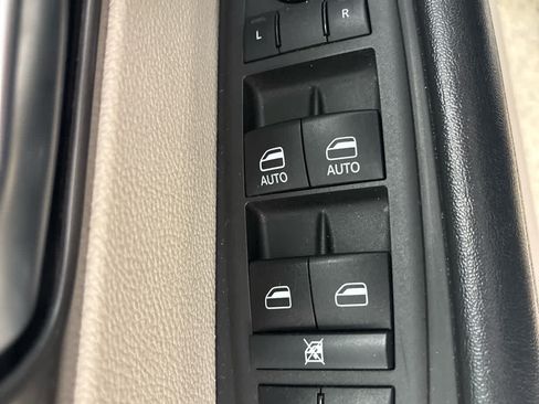 Used 2022 Chrysler Pacifica Touring-L FWD image 24