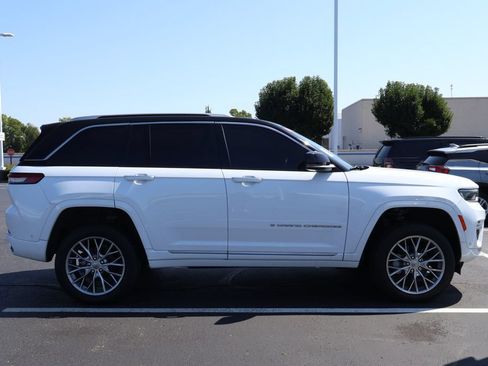 Used 2022 Jeep Grand Cherokee Summit w/ MOPAR Finishing Package AWD/4WD image 8