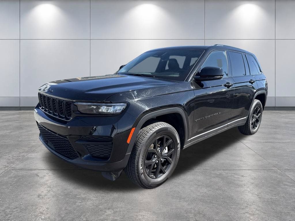Used 2025 Jeep Grand Cherokee Altitude AWD/4WD image 31