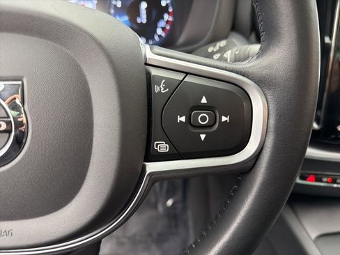 Used 2020 Volvo XC60 T6 Momentum image 13