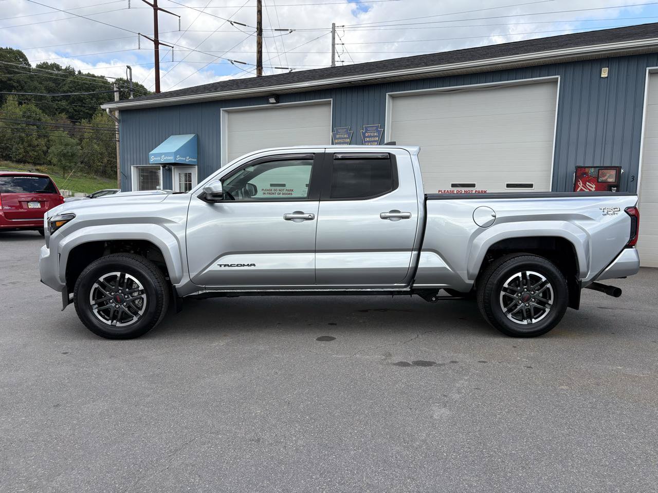 Used 2024 Toyota Tacoma TRD Sport w/ TRD Sport Upgrade Package AWD/4WD image 2
