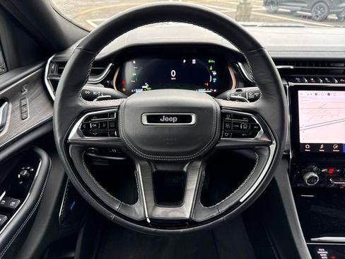 Used 2022 Jeep Grand Cherokee Overland w/ Advanced Protech Group III image 20