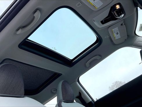 Certified 2025 MINI Cooper 2-Door Hardtop image 22