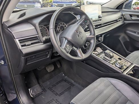 Used 2024 Mitsubishi Outlander SE image 13