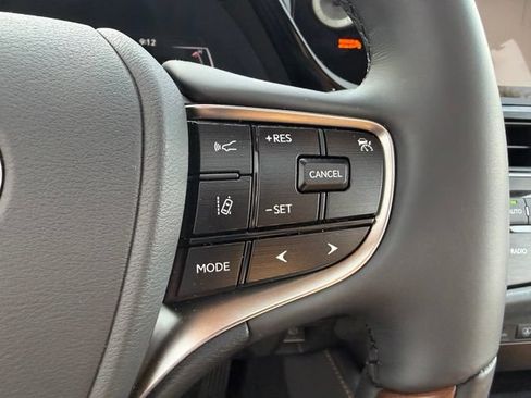 Used 2025 Lexus ES 300h Ultra Luxury w/ Accessory Package (Z2) FWD image 16