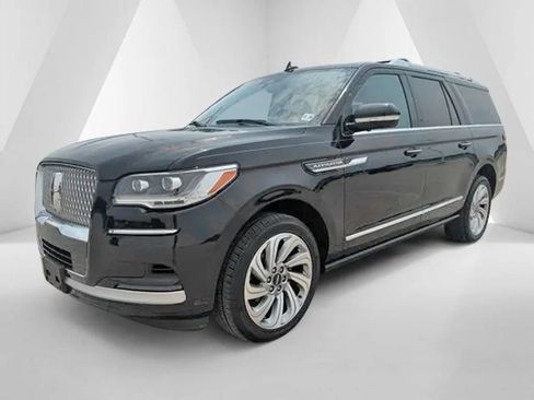 Used 2023 Lincoln Navigator L Reserve AWD/4WD image 3