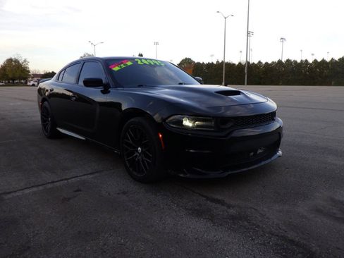 Used 2019 Dodge Charger R/T w/ Plus Group RWD image 5