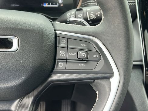 Used 2023 Jeep Grand Cherokee Altitude AWD/4WD image 13