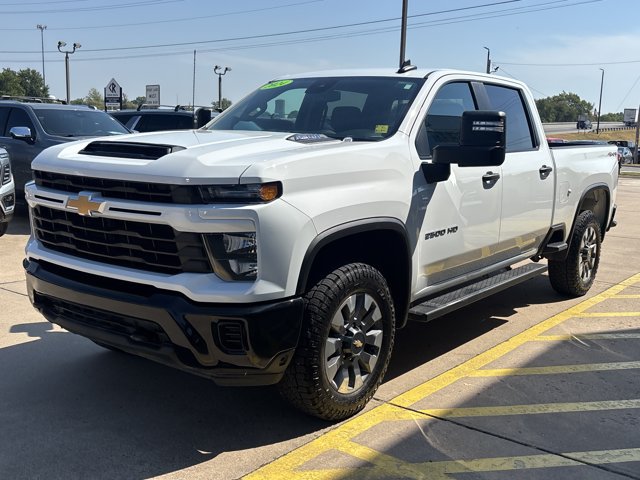 Used 2024 Chevrolet Silverado 2500 Custom AWD/4WD image 11