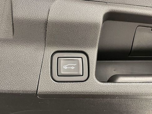 Used 2023 GMC Acadia SLT image 13