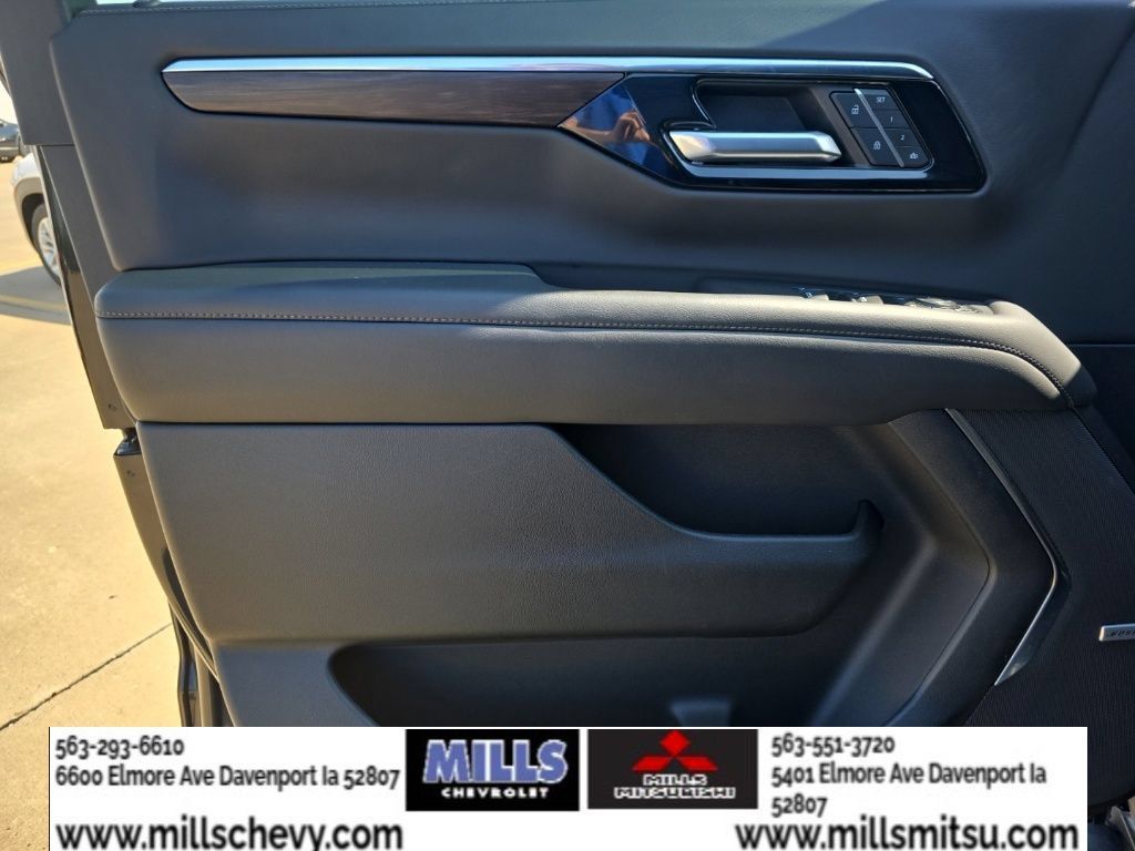 Used 2025 Chevrolet Tahoe Z71 w/ Z71 Off-Road Package AWD/4WD image 14