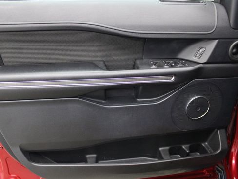 Used 2020 Ford Expedition XLT image 13