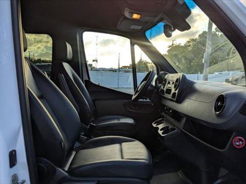 Used 2021 Mercedes-Benz Sprinter 2500 image 19