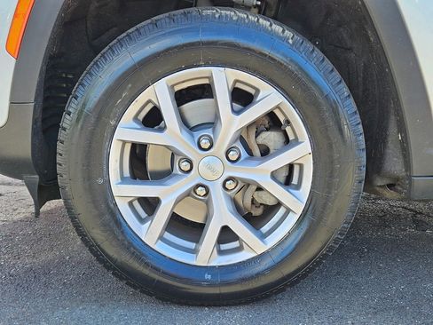 Used 2022 Jeep Grand Cherokee Limited image 25