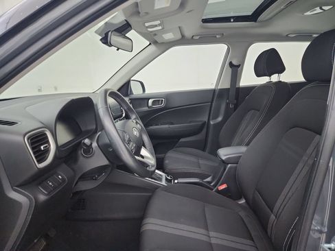 Used 2025 Hyundai Venue SEL FWD image 19