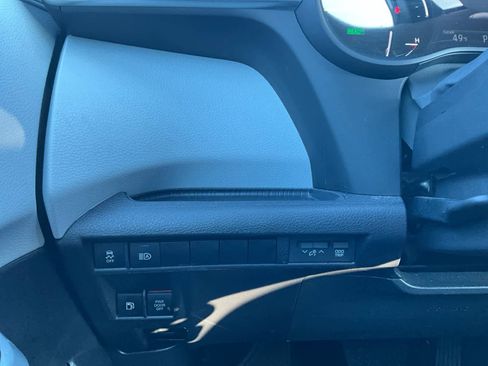 Used 2025 Toyota Sienna LE image 25