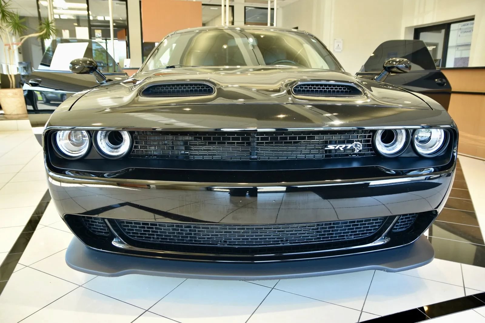 Used 2022 Dodge Challenger SRT Hellcat w/ Plus Package RWD image 2
