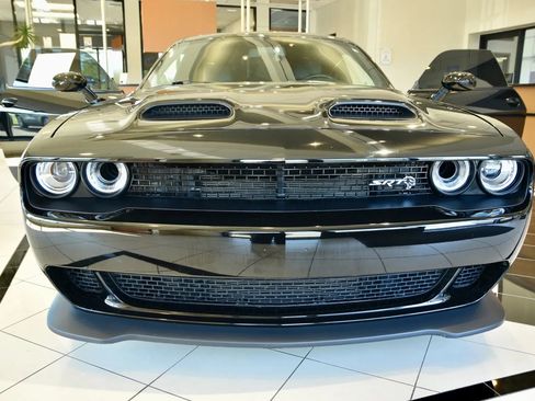 Used 2022 Dodge Challenger SRT Hellcat w/ Plus Package RWD image 2