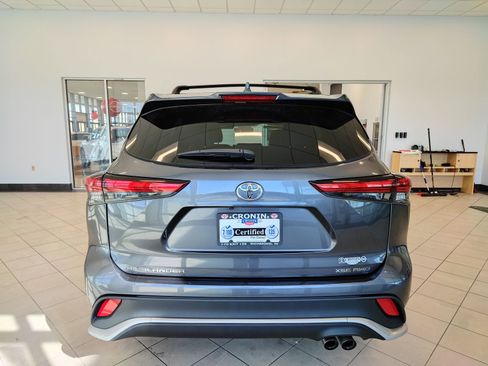 Used 2023 Toyota Highlander XSE image 4