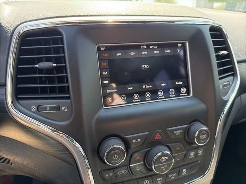 Used 2021 Jeep Grand Cherokee Laredo image 7