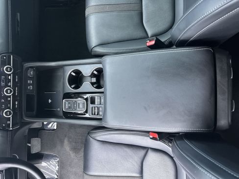 Used 2025 Honda Pilot Touring image 19