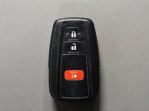 Used 2022 Toyota Highlander L FWD image 32
