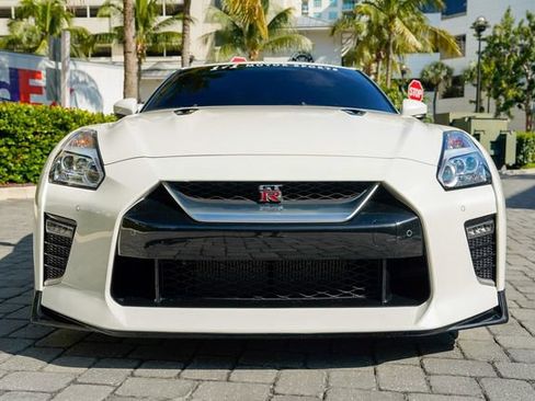 Used 2021 Nissan GT-R Premium image 7