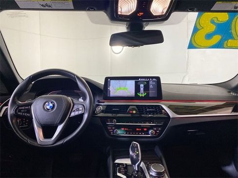 Used 2023 BMW 530i 530i w/ Premium Package image 10