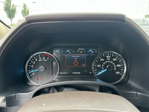 Used 2019 Ford F150 Lariat w/ Equipment Group 502A Luxury AWD/4WD image 12