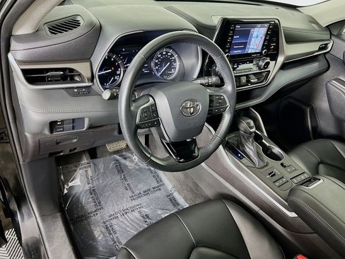 Used 2021 Toyota Highlander XLE image 9