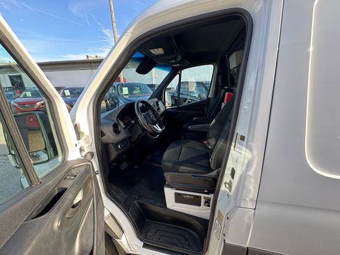 Used 2022 Mercedes-Benz Sprinter 1500 image 14