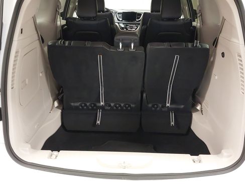 Used 2024 Chrysler Pacifica Select image 27