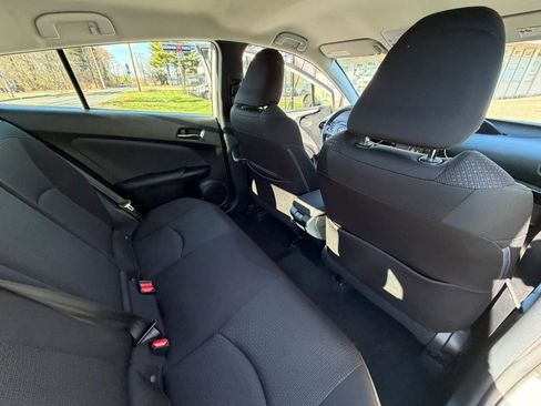 Used 2021 Toyota Prius LE image 15