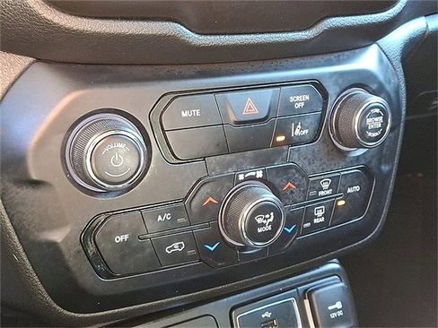 Used 2022 Jeep Renegade Latitude w/ Convenience Group image 15