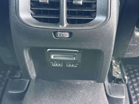 Used 2020 Jeep Cherokee Latitude Plus AWD/4WD image 24