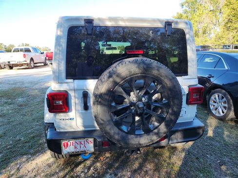 Used 2022 Jeep Wrangler Unlimited Sahara image 4