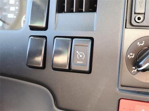 Used 2024 Isuzu NPR image 19