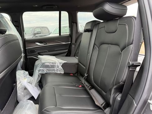 New 2026 Jeep Grand Cherokee Limited image 24