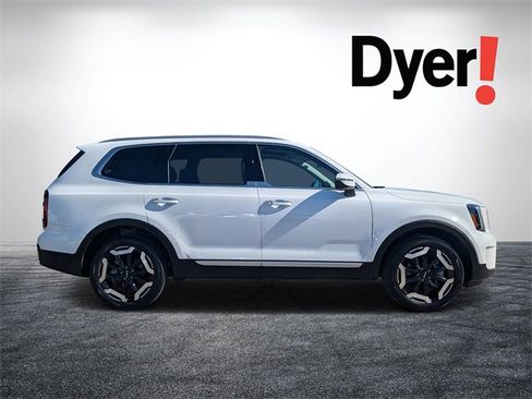 Certified 2025 Kia Telluride S image 2