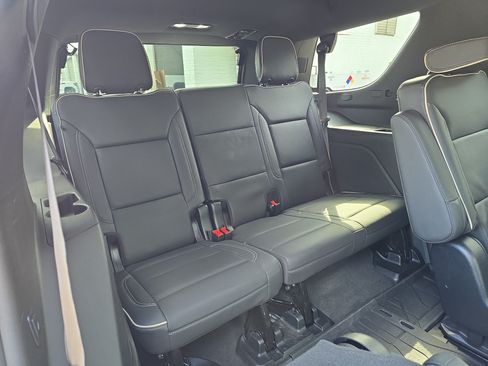 Used 2025 Chevrolet Tahoe Premier AWD/4WD image 12