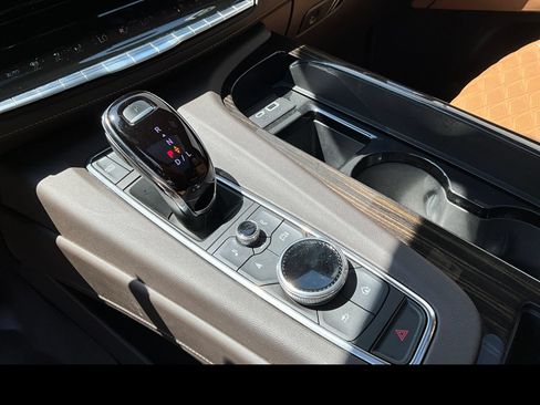 Used 2022 Cadillac Escalade ESV Premium Luxury w/ Performance Package AWD/4WD image 27
