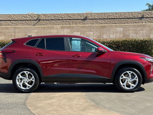 Used 2024 Chevrolet Trax LS w/ LS Convenience Package FWD image 3