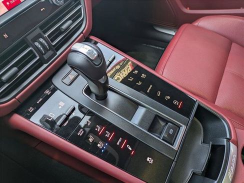 Used 2024 Porsche Macan S AWD/4WD image 12