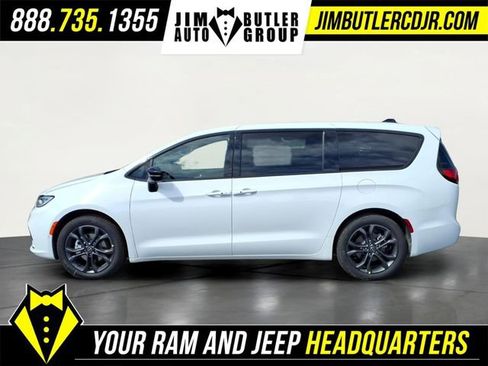 New 2026 Chrysler Pacifica Select image 2